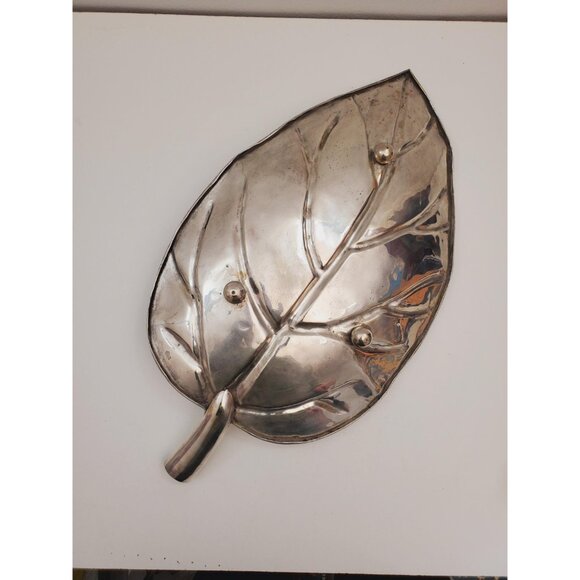 Solid Brass Leaf Tray / Extra Large and Heavy Solid Brass Leaf Shaped Tabletop - Picture 5 of 10